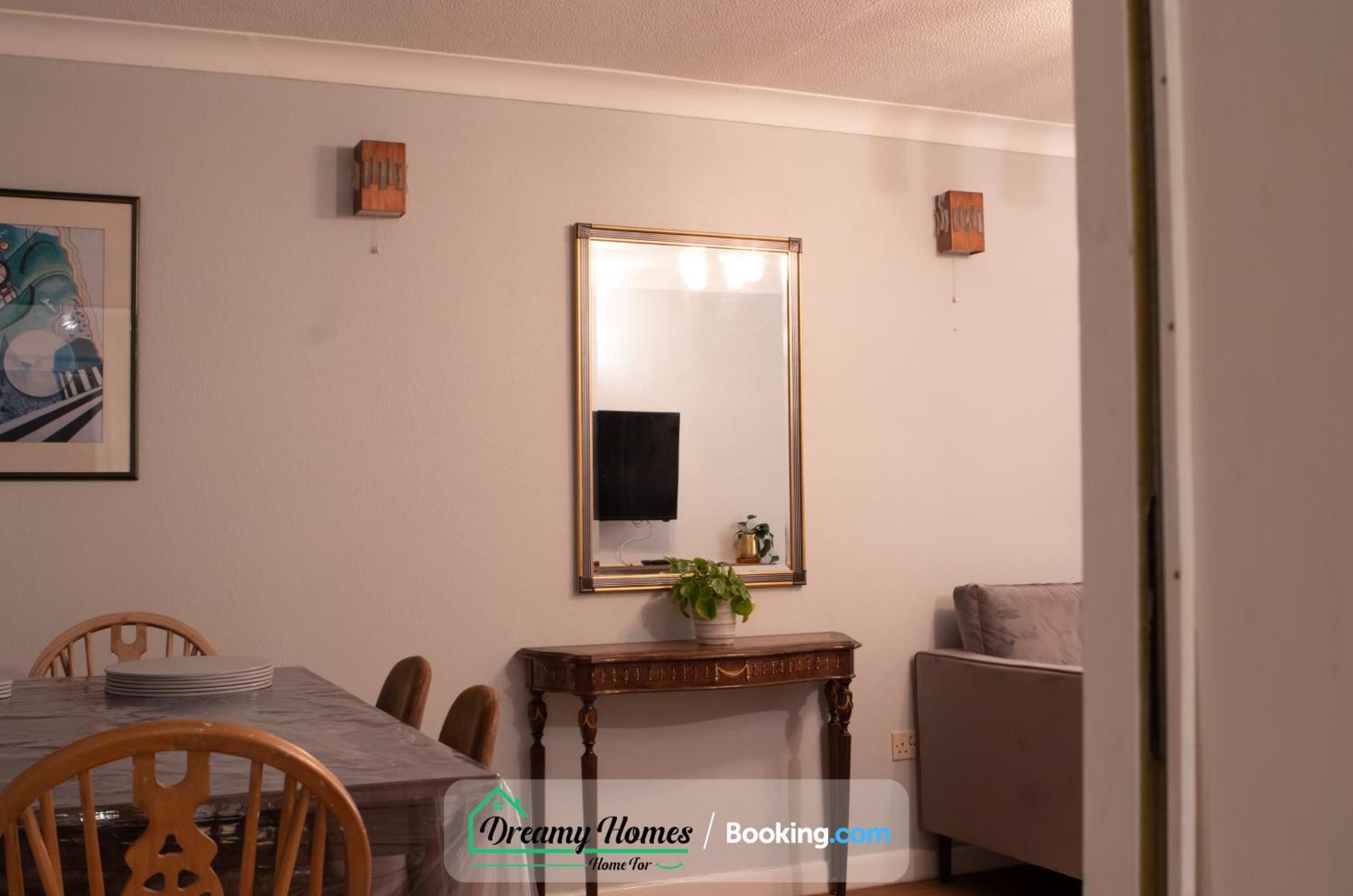 Dreamy Homes: Spacious Four-bedroom Near Salisbury Centre *