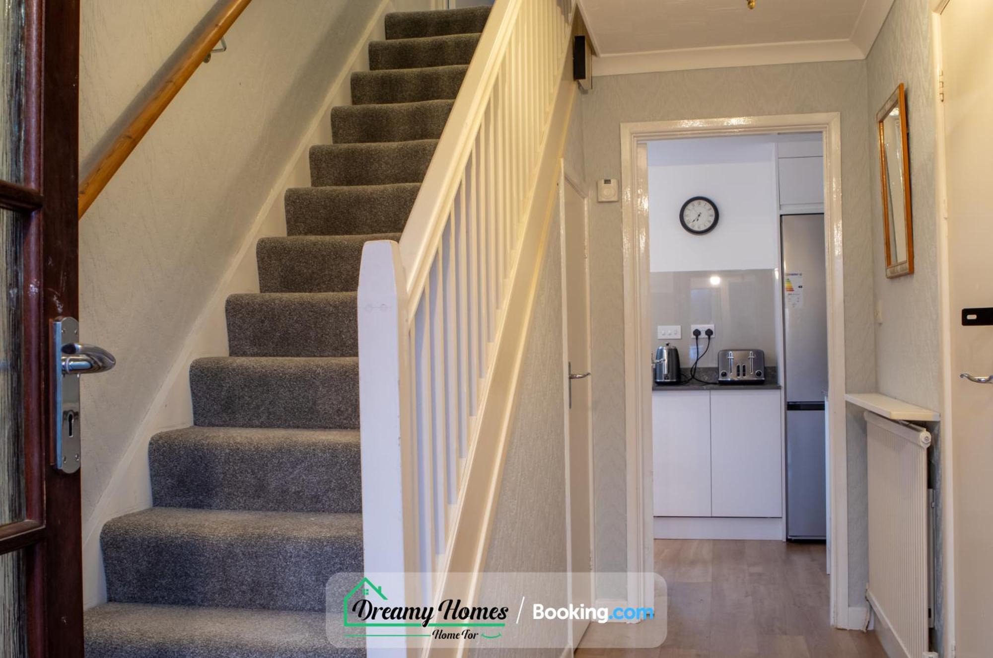 Holiday home Dreamy Homes: Spacious Four-bedroom Near Salisbury Centre