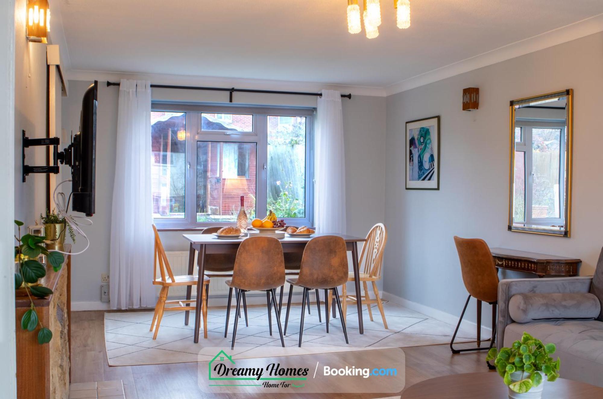 Dreamy Homes: Spacious Four-bedroom Near Salisbury Centre * Old Sarum